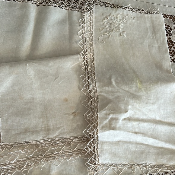 Vintage Tan Crochet and Cotton Rectangular Table Cloth with 12 napkins - Picture 14 of 17